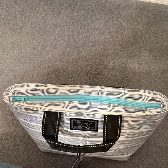 SCOUT Nooner Insulated Lunch Bag/Tote with Navy and White Waves - Picture 4 of 7